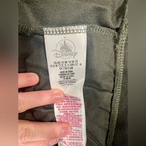 Disney Pride Collection Women’s Shorts - 1x - Picture 4 of 7